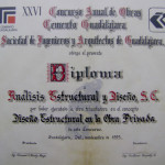 PREMIOS Y RECONOCIMIENTOS :
